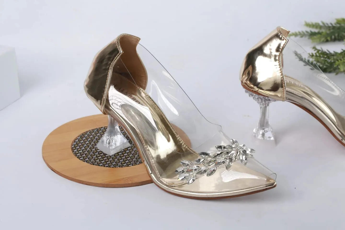 TRANSPARENT CRYSTAL CINDERELLA GLASS HEEL SHOES - GOLDEN